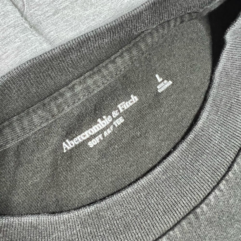 ABERCROMBIE / NEW SPORTS ILLUSTRATED TEE